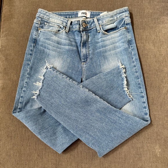 PAIGE Hoxton Crop Midrise Stretch Jeans in Dacey with Angled Fray Wash - Picture 3 of 7